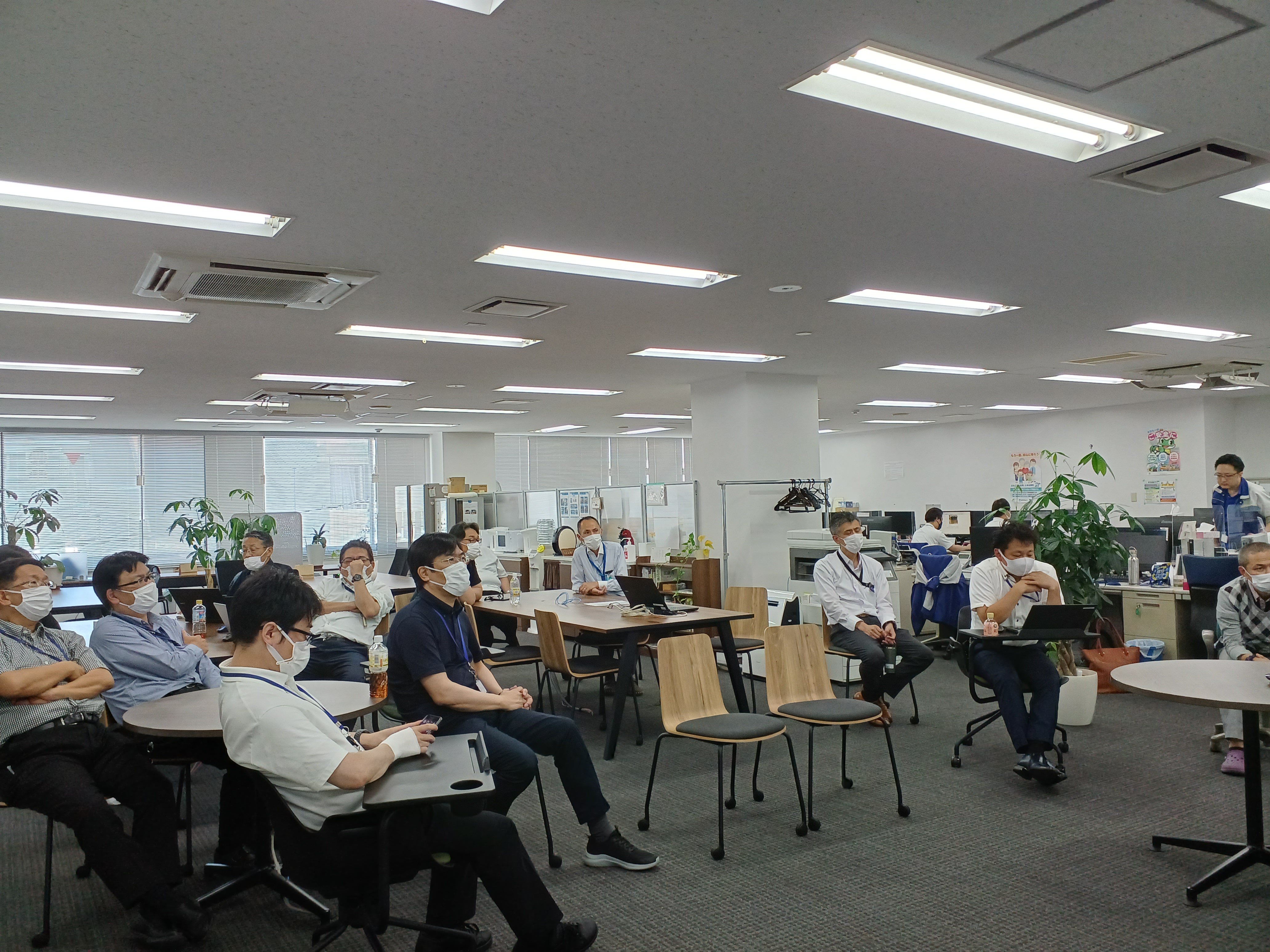 私たちの取り組み_KAIZEN_グループKAIZEN_東パブリックビューイング.jpg
